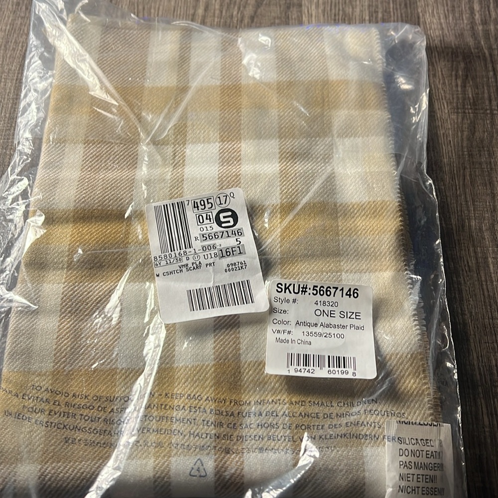 Lands End NWT Women’s CashTouch Scarf Antique Alabaster Plaid 17”x67” - Picture 2 of 2